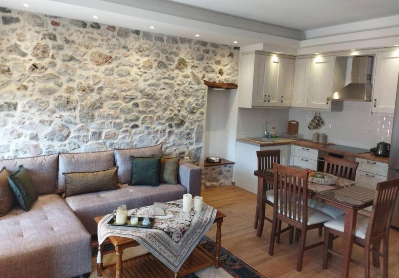 Villa Tsolakis Luxury House Leonídion Exterior foto